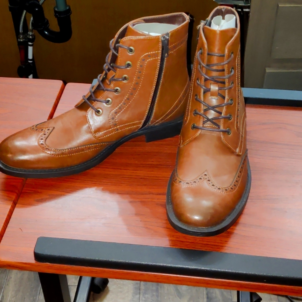 Kenneth Cole Unlisted Blind Sided Boots (11) NWOT - Picture 3 of 6